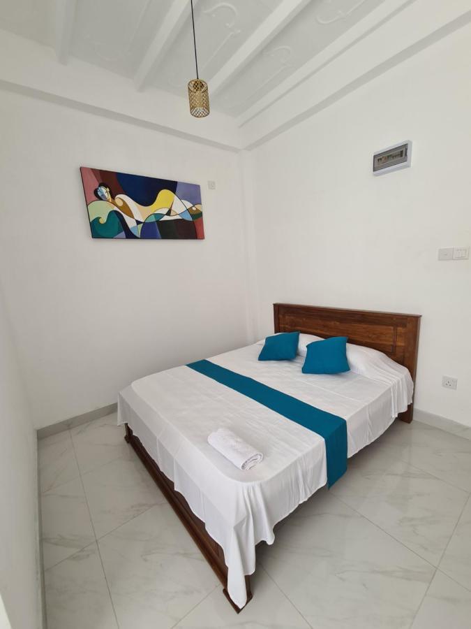 Ceylon Lodge - Airport Transit Hostel Negombo Exteriör bild