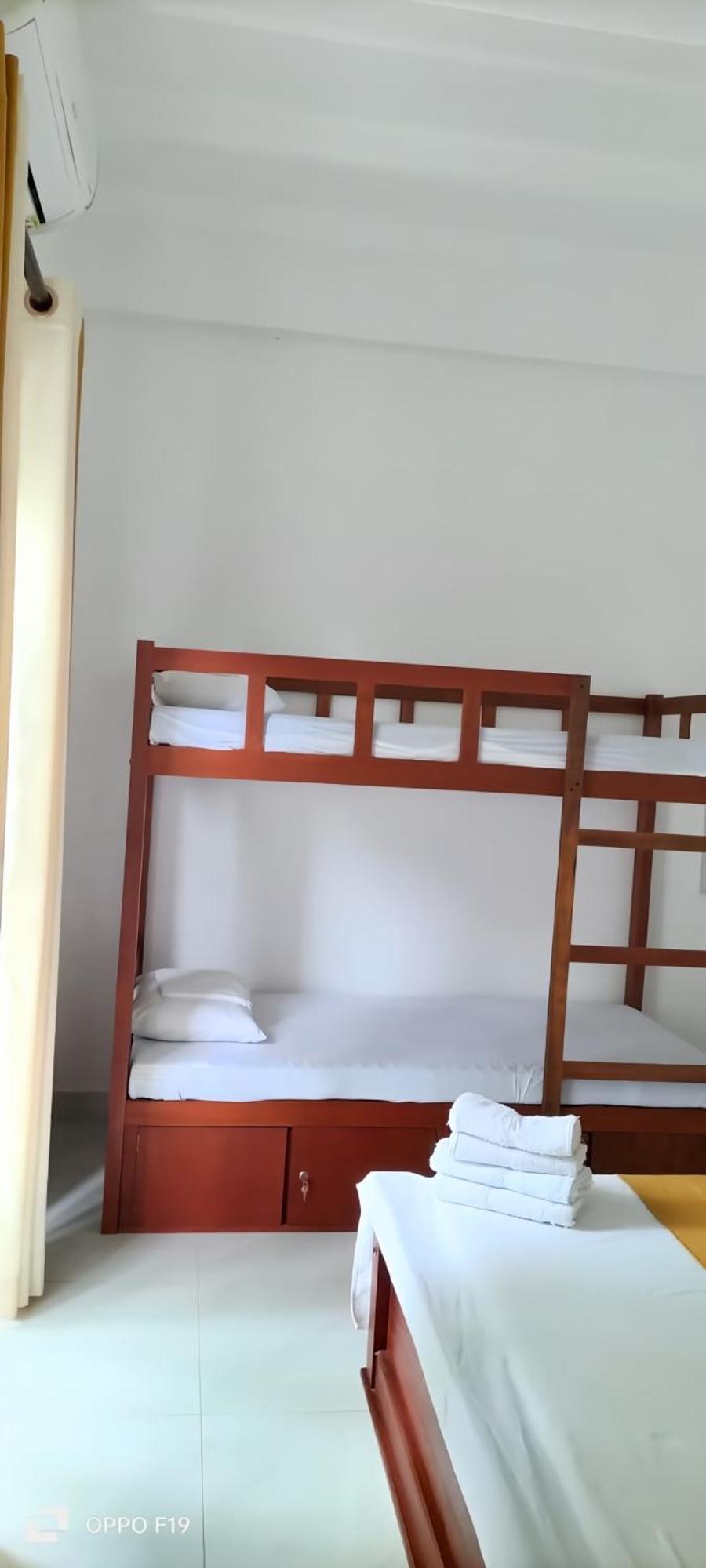 Ceylon Lodge - Airport Transit Hostel Negombo Exteriör bild